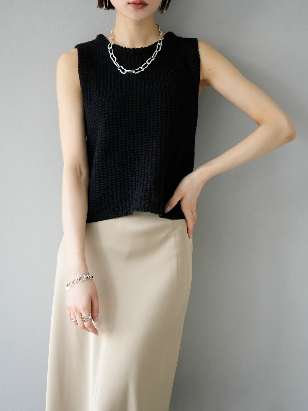 [Pre-order] Pokopoko Sleeveless Knit Top/Black