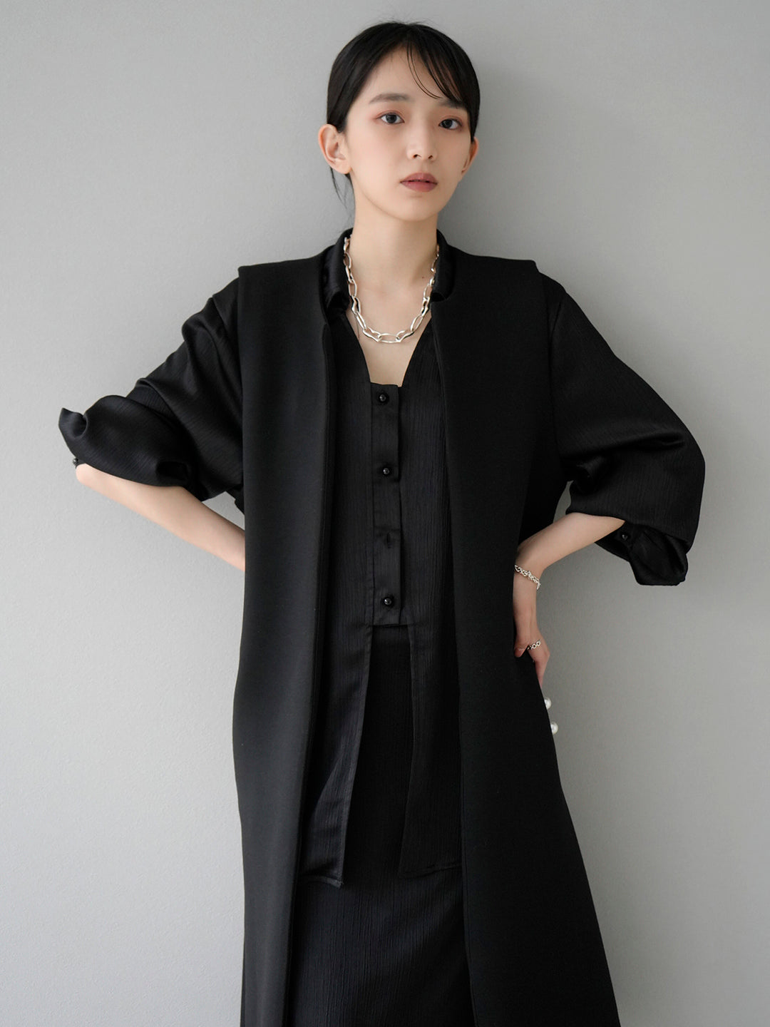 【預訂】緞柳上衣套裝/黑色