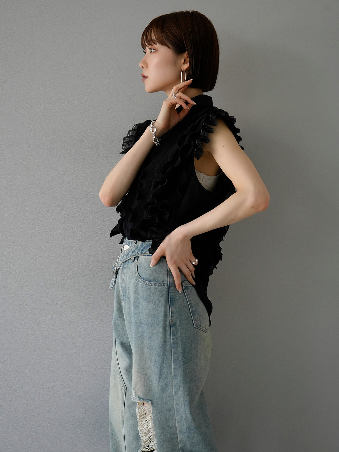 [Pre-order] Mixed material pleated mellow frill design blouse/black