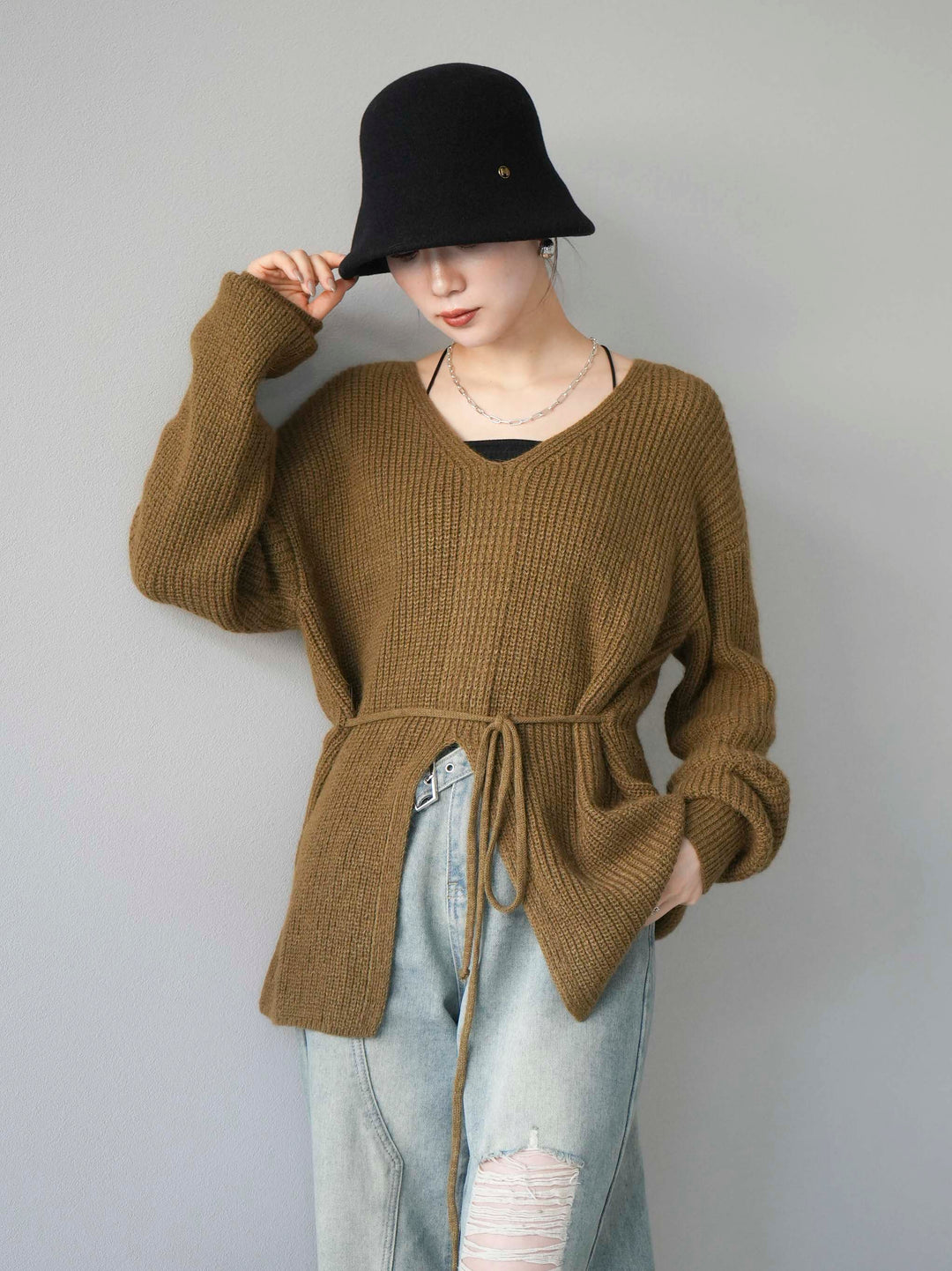 [予約]フロントスリットVネックニットプルオーバー/カーキ