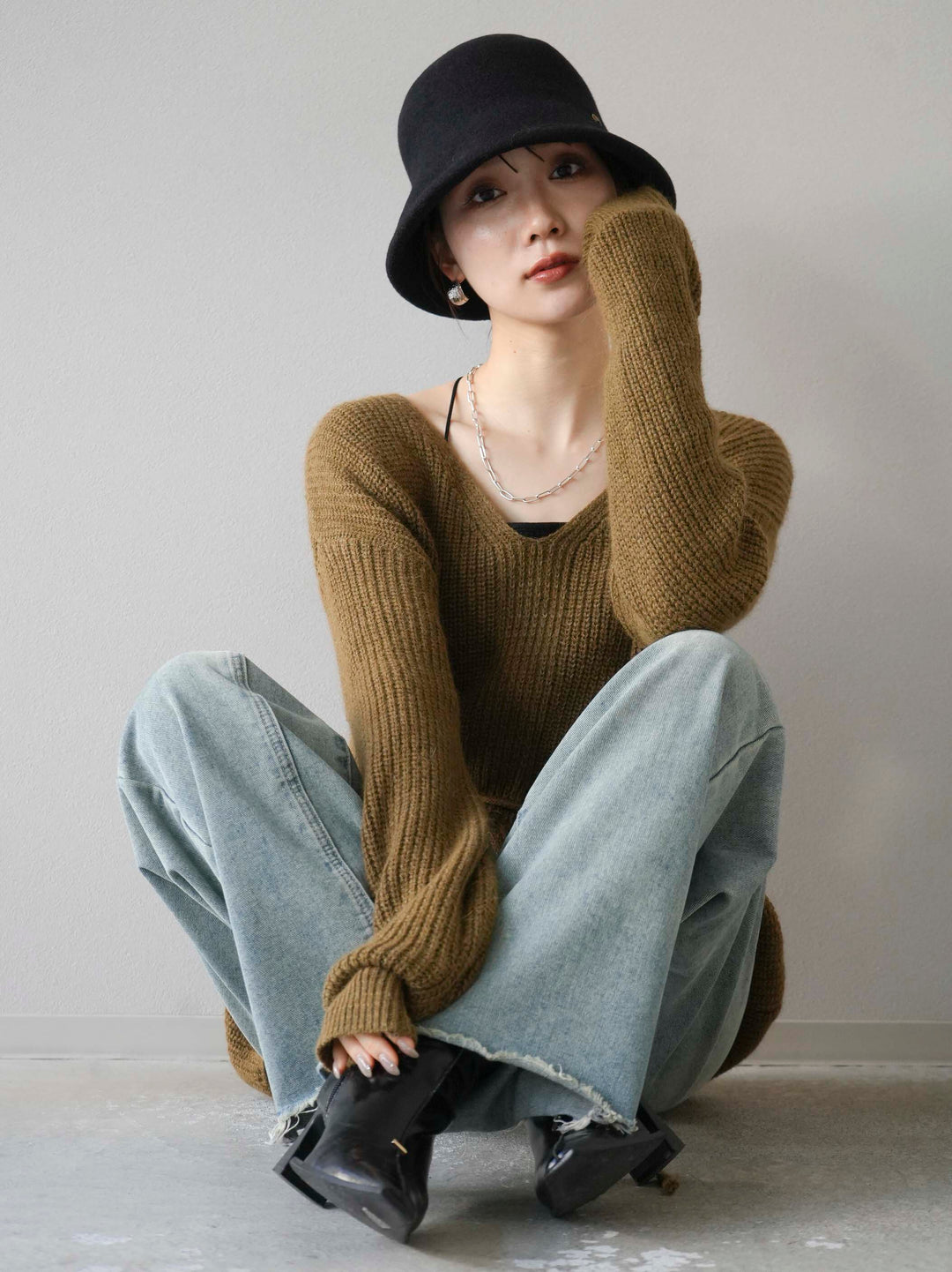 [予約]フロントスリットVネックニットプルオーバー/カーキ