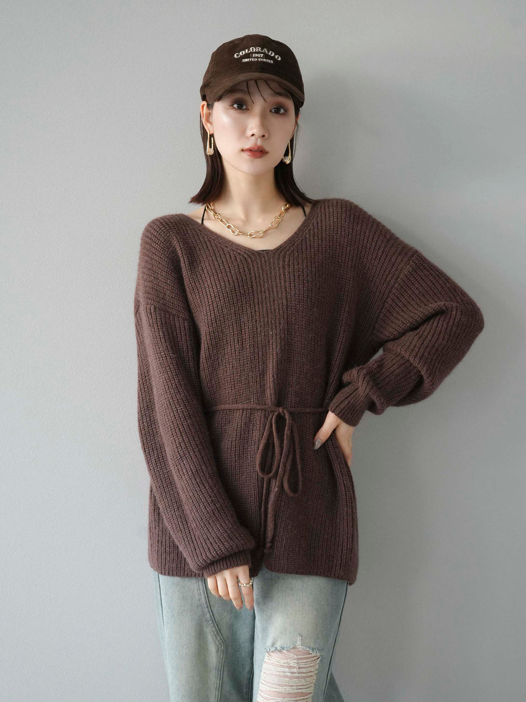 [予約]フロントスリットVネックニットプルオーバー/ブラウン