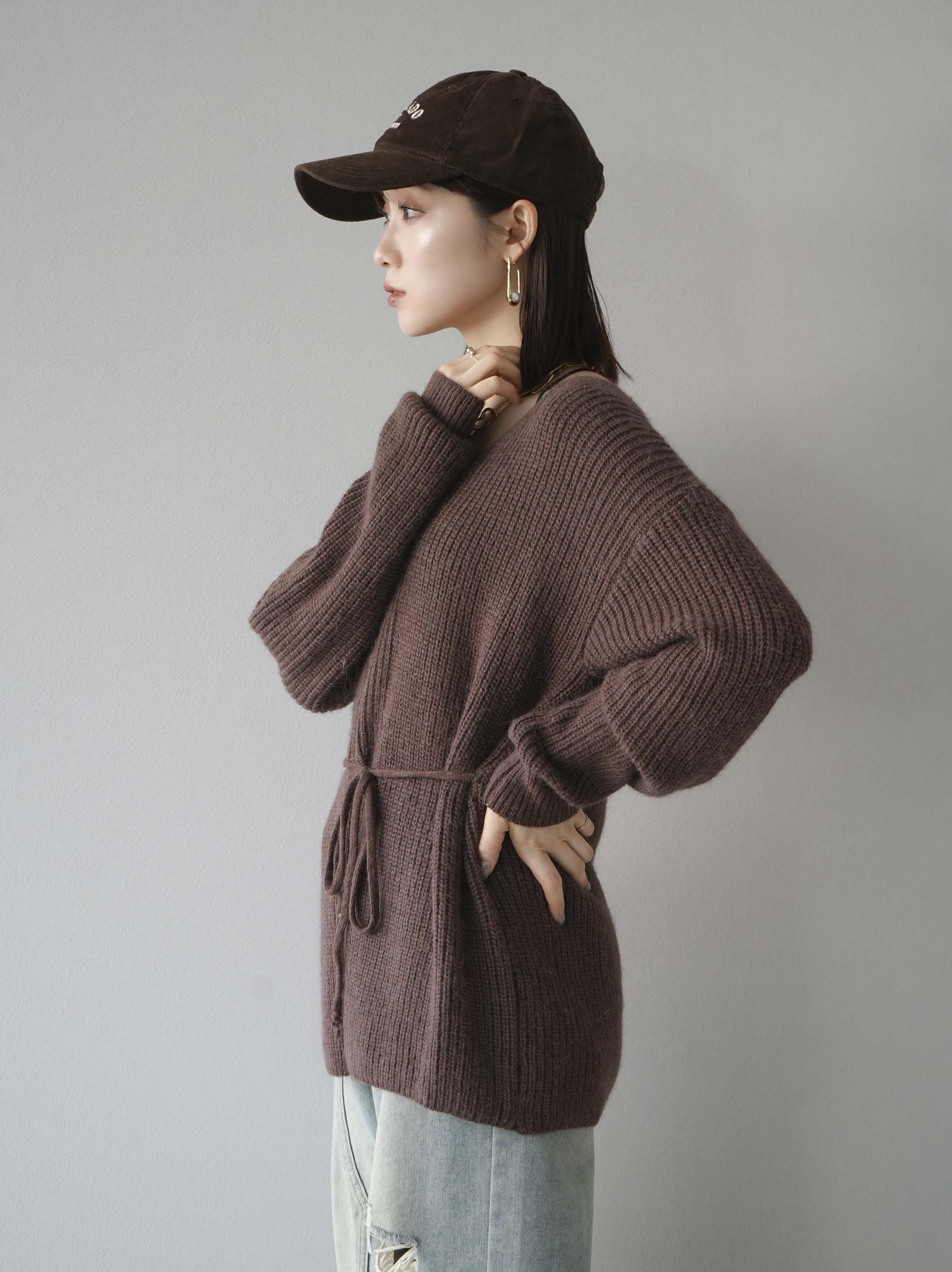 予約]フロントスリットVネックニットプルオーバー/ブラウン – Lumier