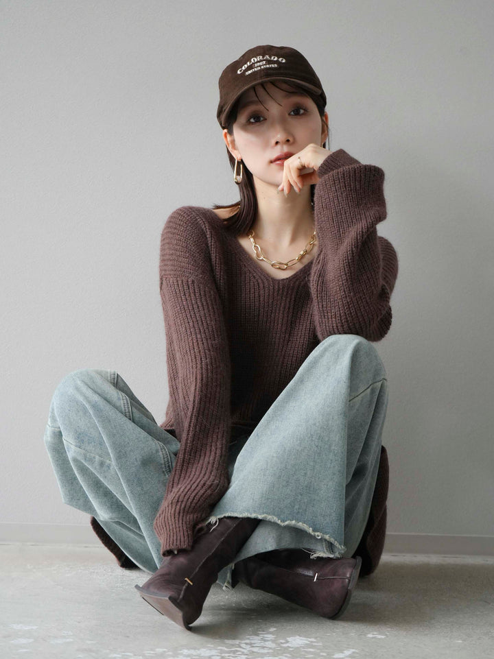 [予約]フロントスリットVネックニットプルオーバー/ブラウン