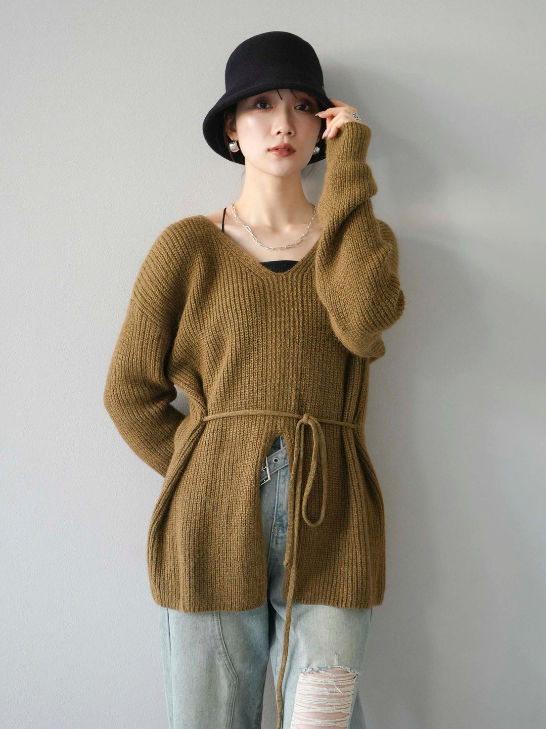 [予約]フロントスリットVネックニットプルオーバー/カーキ