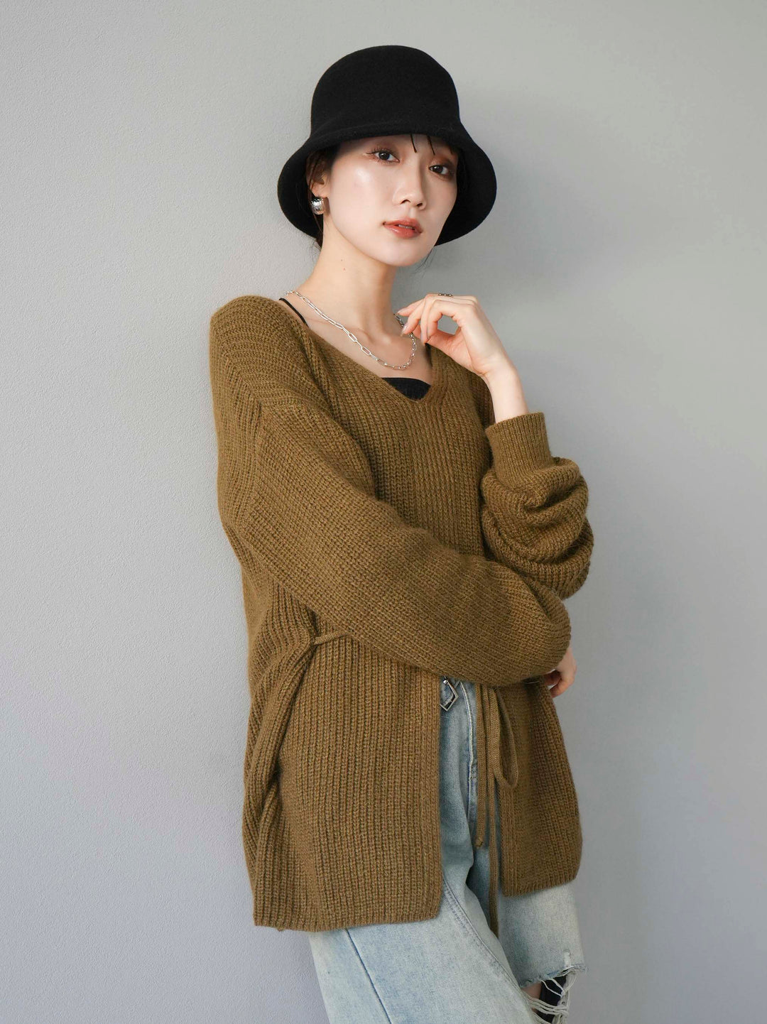 [予約]フロントスリットVネックニットプルオーバー/カーキ