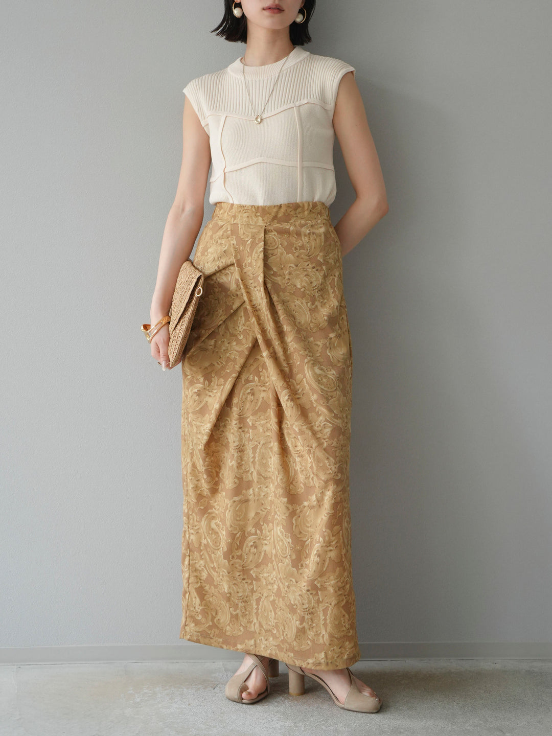 [予約]ペイズリープリントタックIラインスカート/ベージュ