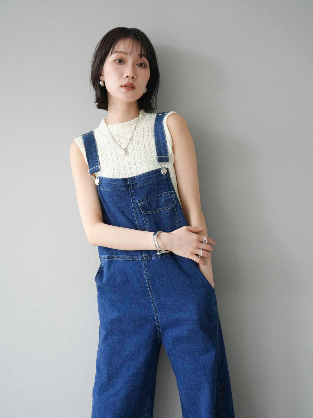 [SET]デザイン編みプチネックノースリニットトップス+ストレッチデニムワイドサロペット(2set)