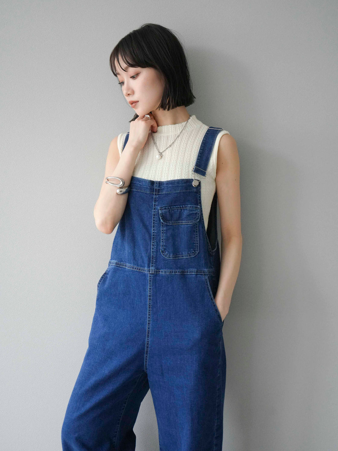 [SET]デザイン編みプチネックノースリニットトップス+ストレッチデニムワイドサロペット(2set)