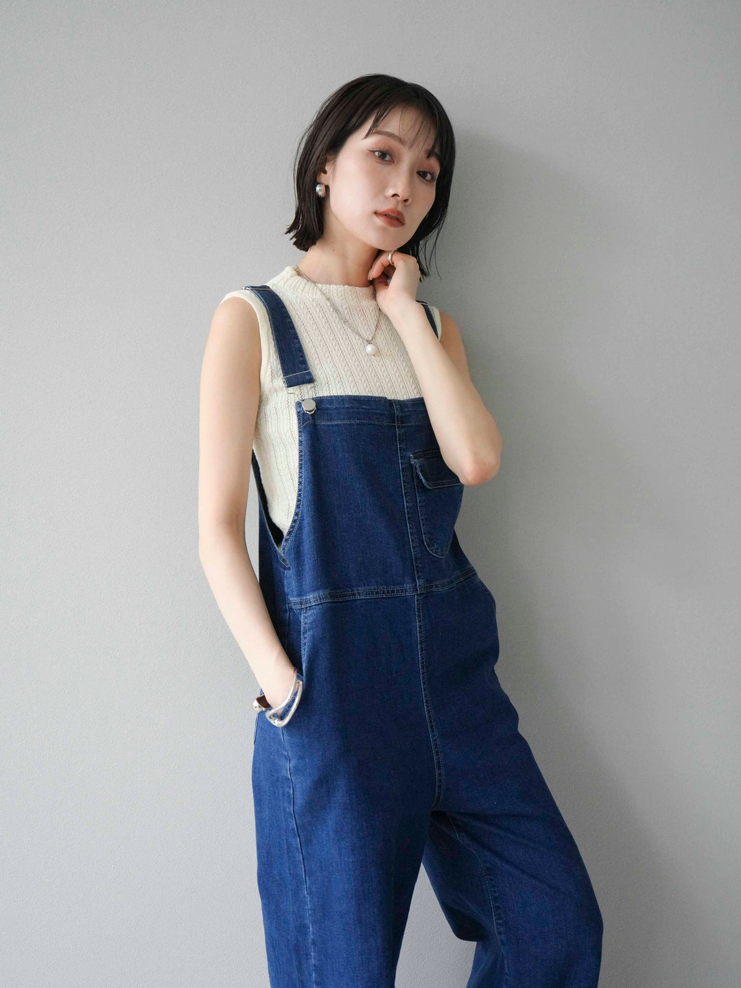 [SET]デザイン編みプチネックノースリニットトップス+ストレッチデニムワイドサロペット(2set)