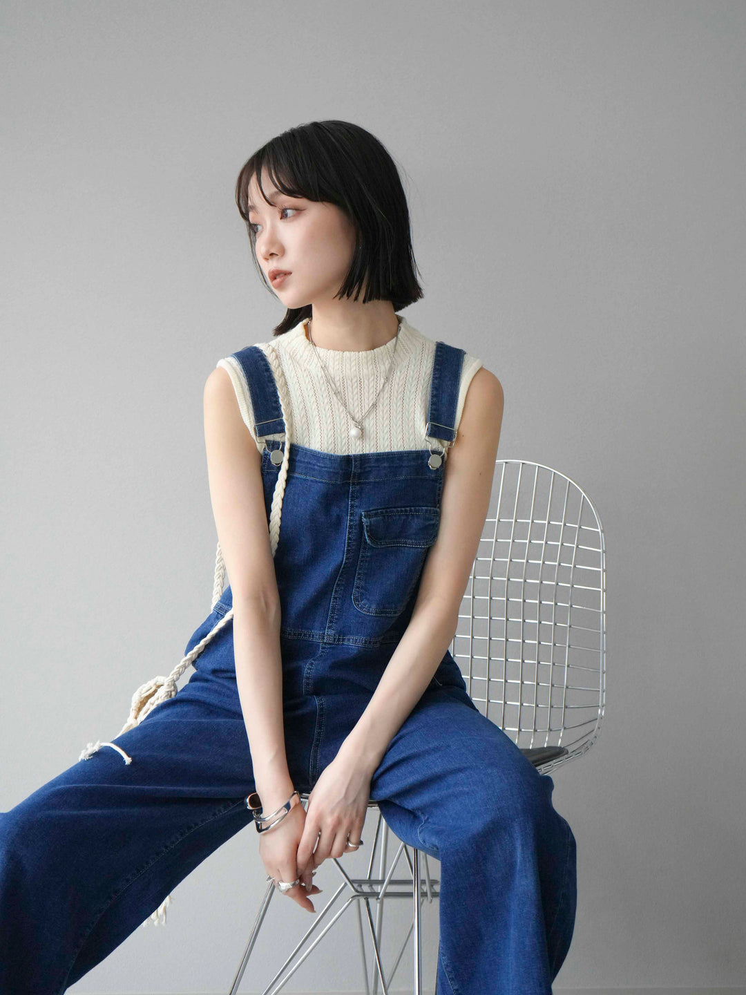 [SET]デザイン編みプチネックノースリニットトップス+ストレッチデニムワイドサロペット(2set)