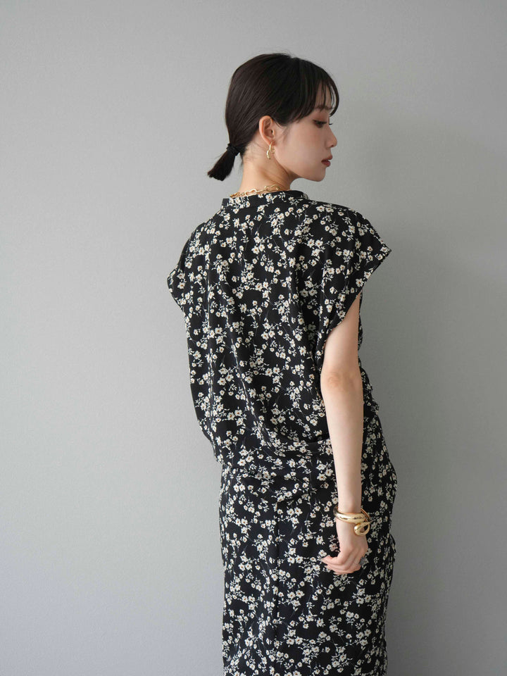 [SET]フラワープリントフレンチスリーブブラウス+フラワープリントタックIラインスカート(2set)