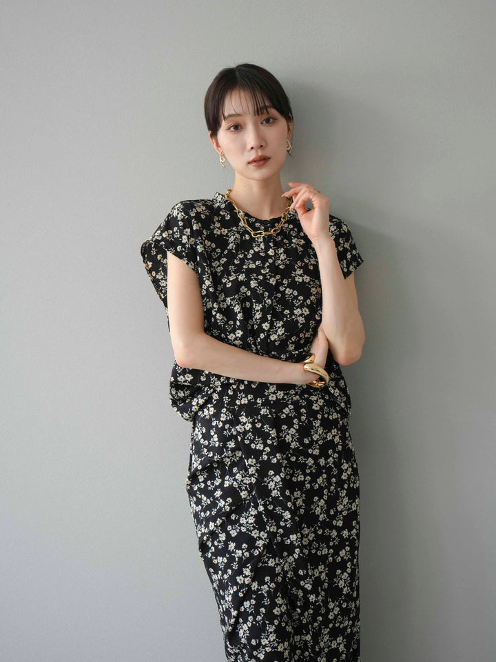 [SET]フラワープリントフレンチスリーブブラウス+フラワープリントタックIラインスカート(2set)