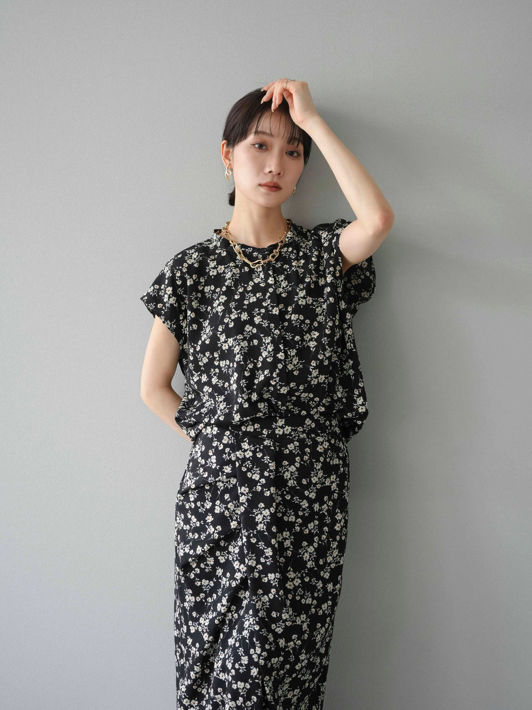 [SET]フラワープリントフレンチスリーブブラウス+フラワープリントタックIラインスカート(2set)