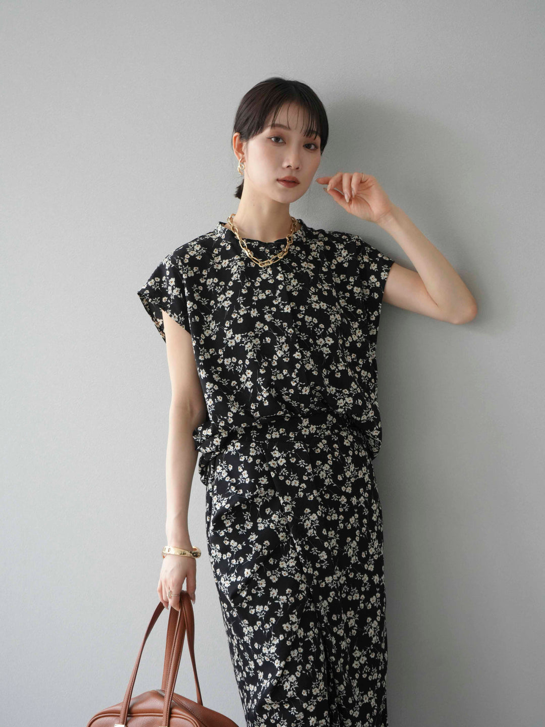 [SET]フラワープリントフレンチスリーブブラウス+フラワープリントタックIラインスカート(2set)