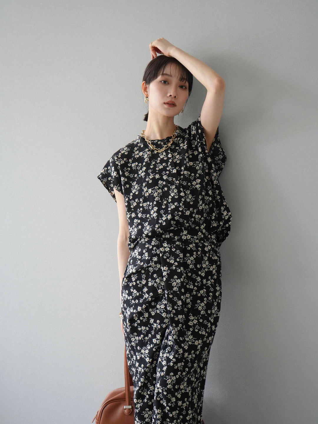 [SET]フラワープリントフレンチスリーブブラウス+フラワープリントタックIラインスカート(2set)