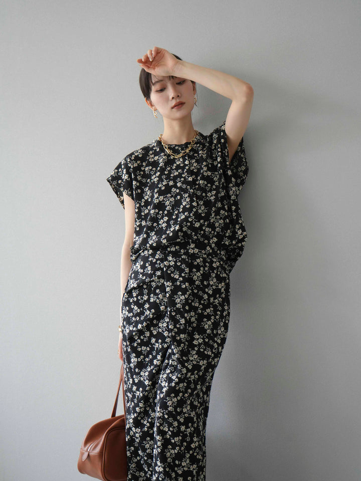 [SET]フラワープリントフレンチスリーブブラウス+フラワープリントタックIラインスカート(2set)