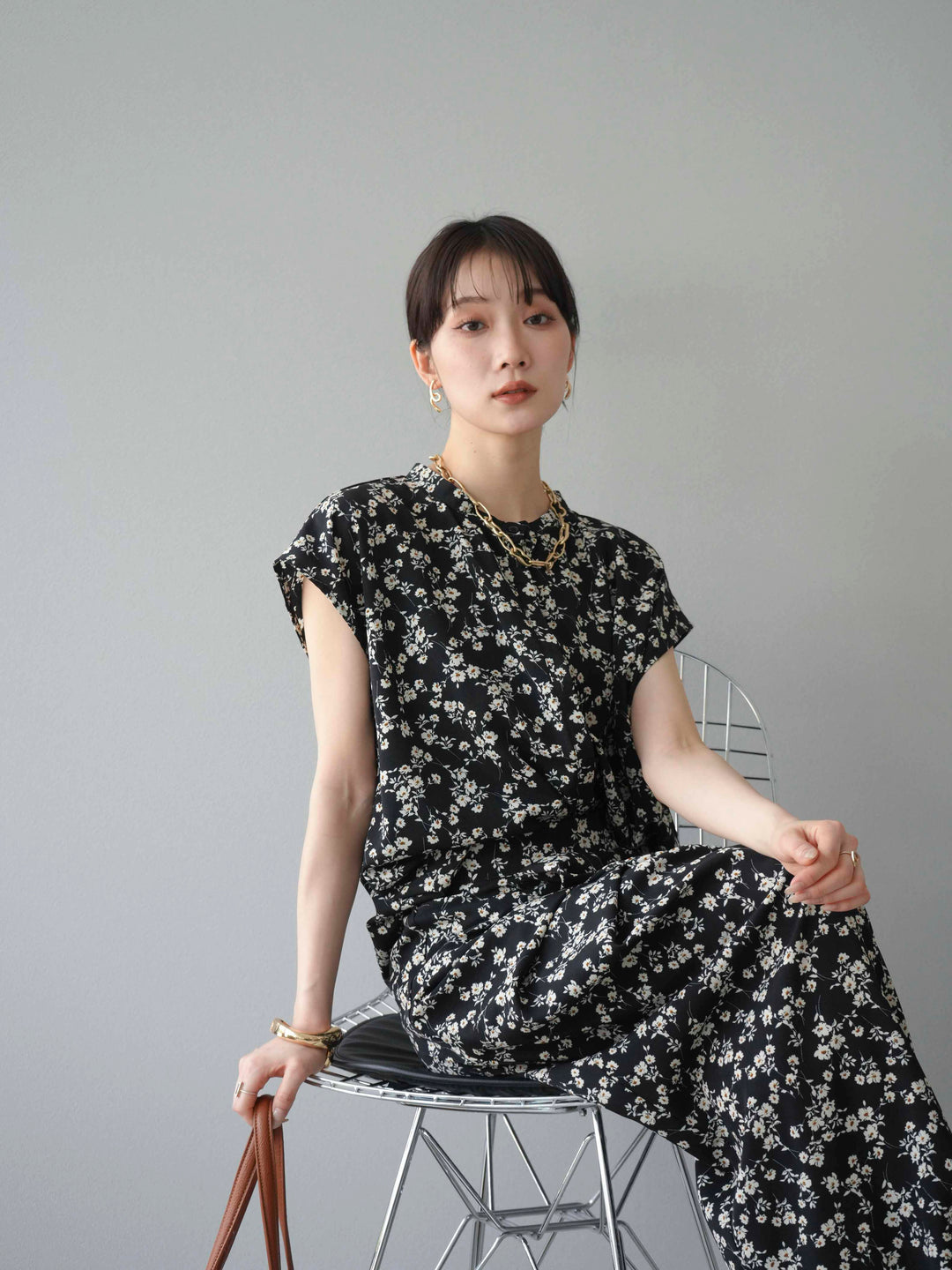 [SET]フラワープリントフレンチスリーブブラウス+フラワープリントタックIラインスカート(2set)