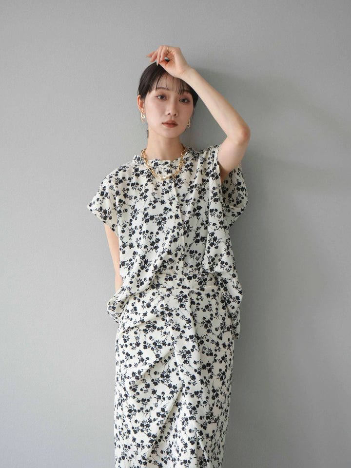 [SET]フラワープリントフレンチスリーブブラウス+フラワープリントタックIラインスカート(2set)