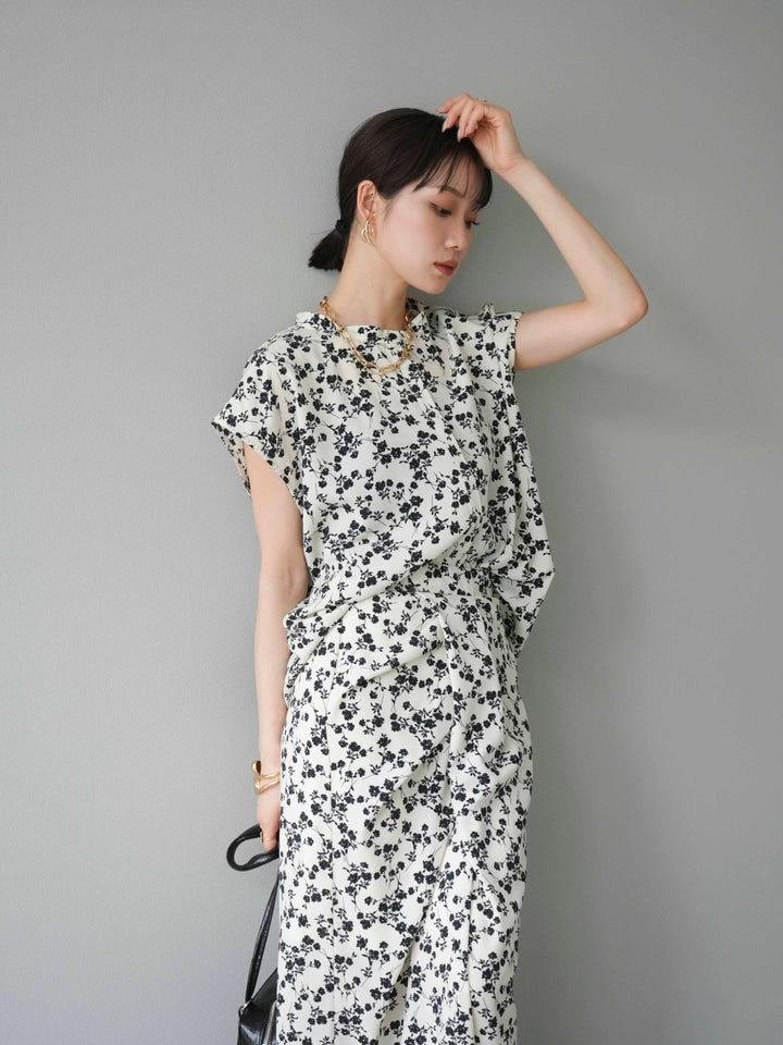 [SET]フラワープリントフレンチスリーブブラウス+フラワープリントタックIラインスカート(2set)