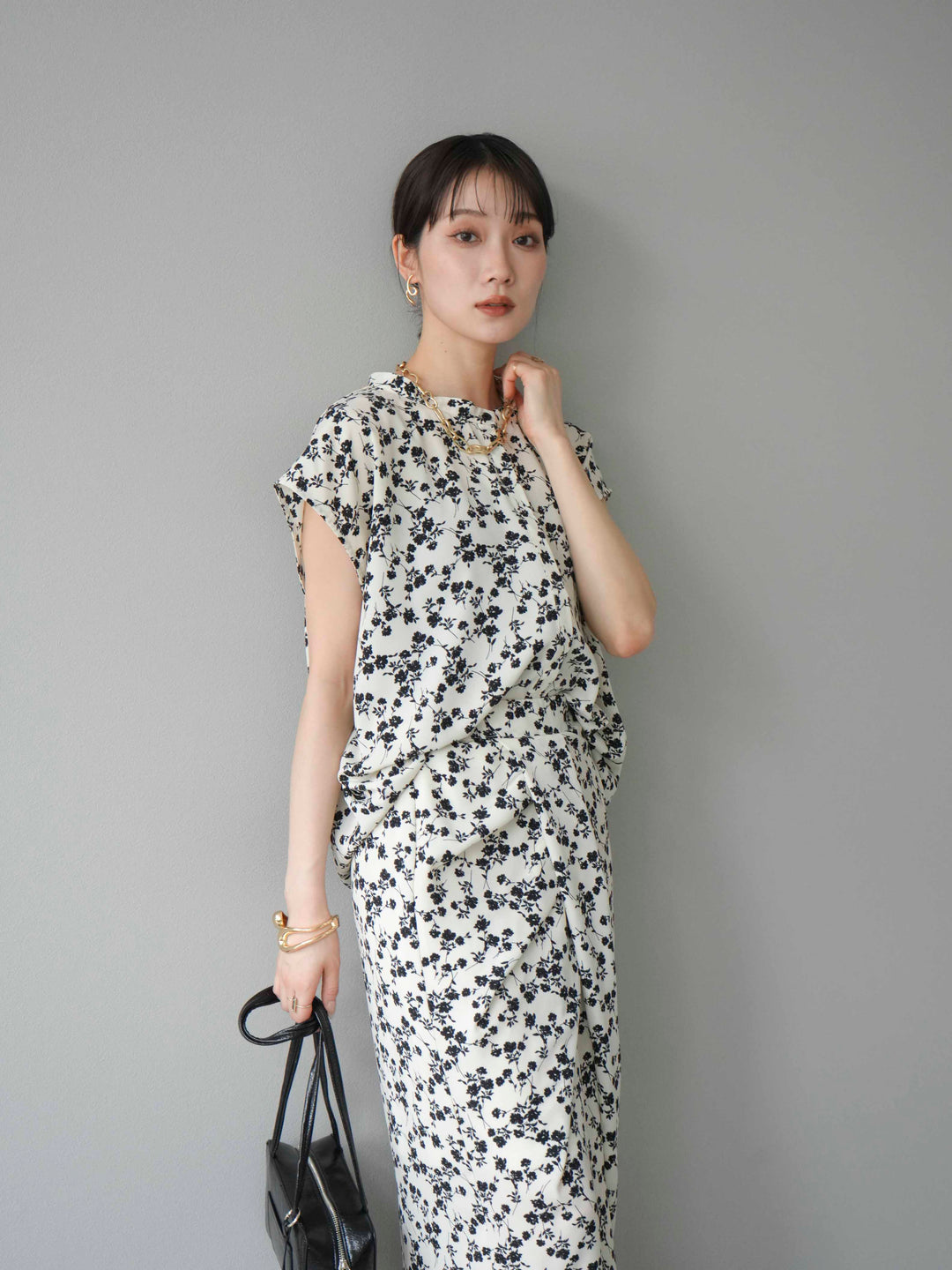 [SET]フラワープリントフレンチスリーブブラウス+フラワープリントタックIラインスカート(2set)