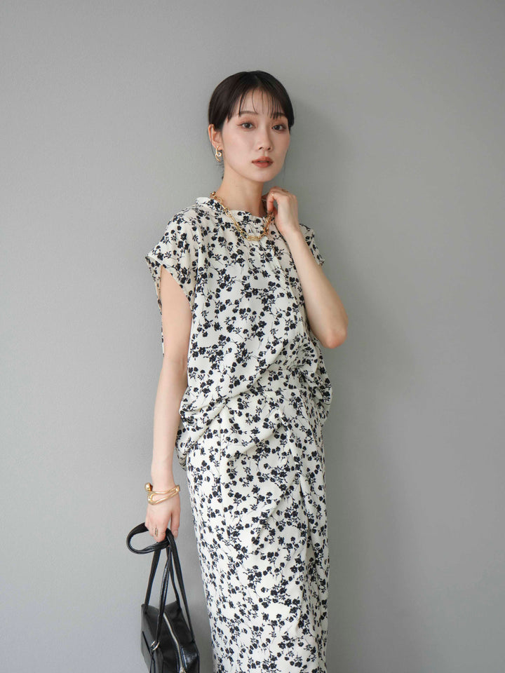 [SET]フラワープリントフレンチスリーブブラウス+フラワープリントタックIラインスカート(2set)
