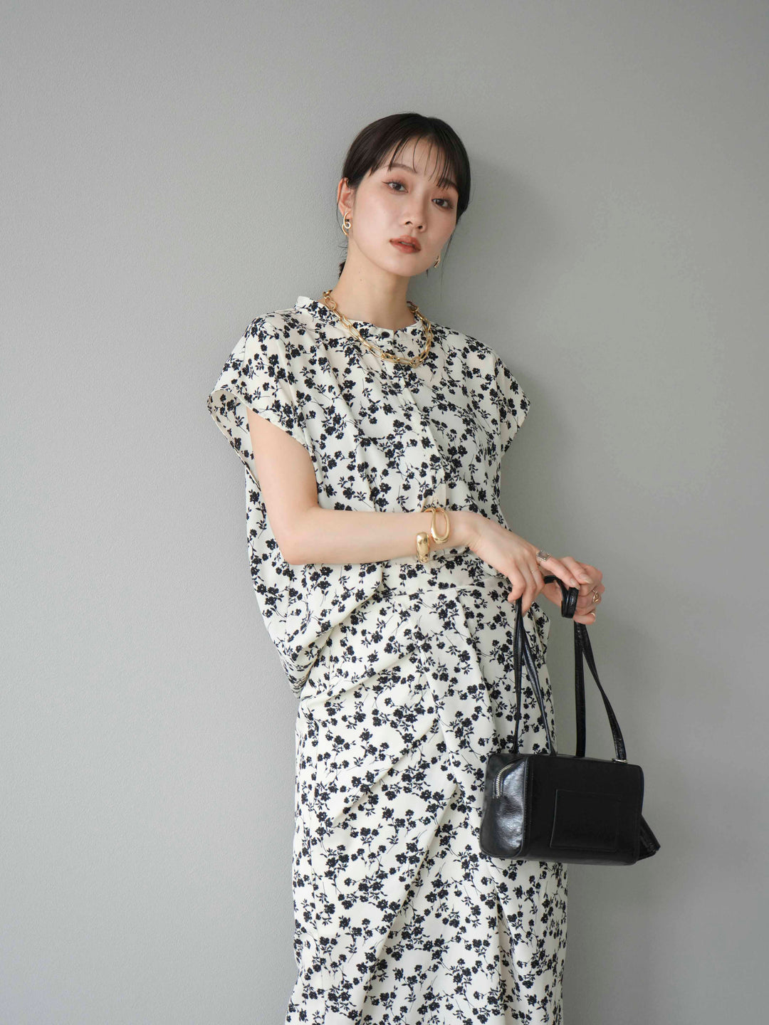 [SET]フラワープリントフレンチスリーブブラウス+フラワープリントタックIラインスカート(2set)