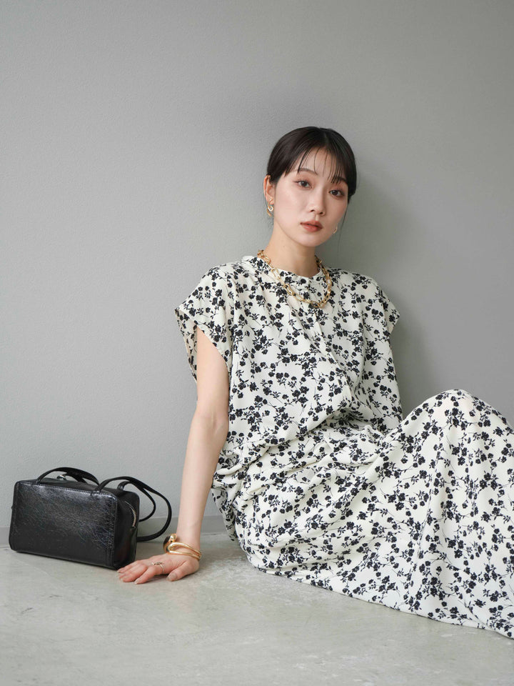 [SET]フラワープリントフレンチスリーブブラウス+フラワープリントタックIラインスカート(2set)
