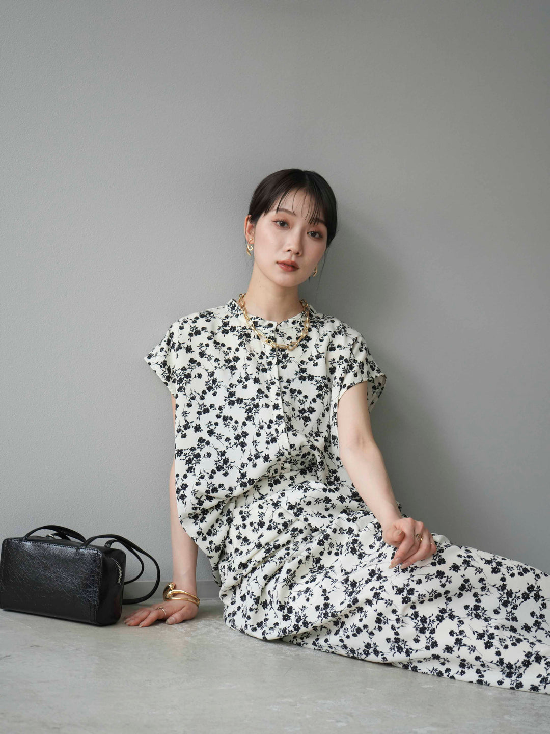 [SET]フラワープリントフレンチスリーブブラウス+フラワープリントタックIラインスカート(2set)