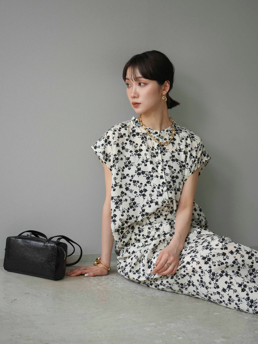 [SET]フラワープリントフレンチスリーブブラウス+フラワープリントタックIラインスカート(2set)