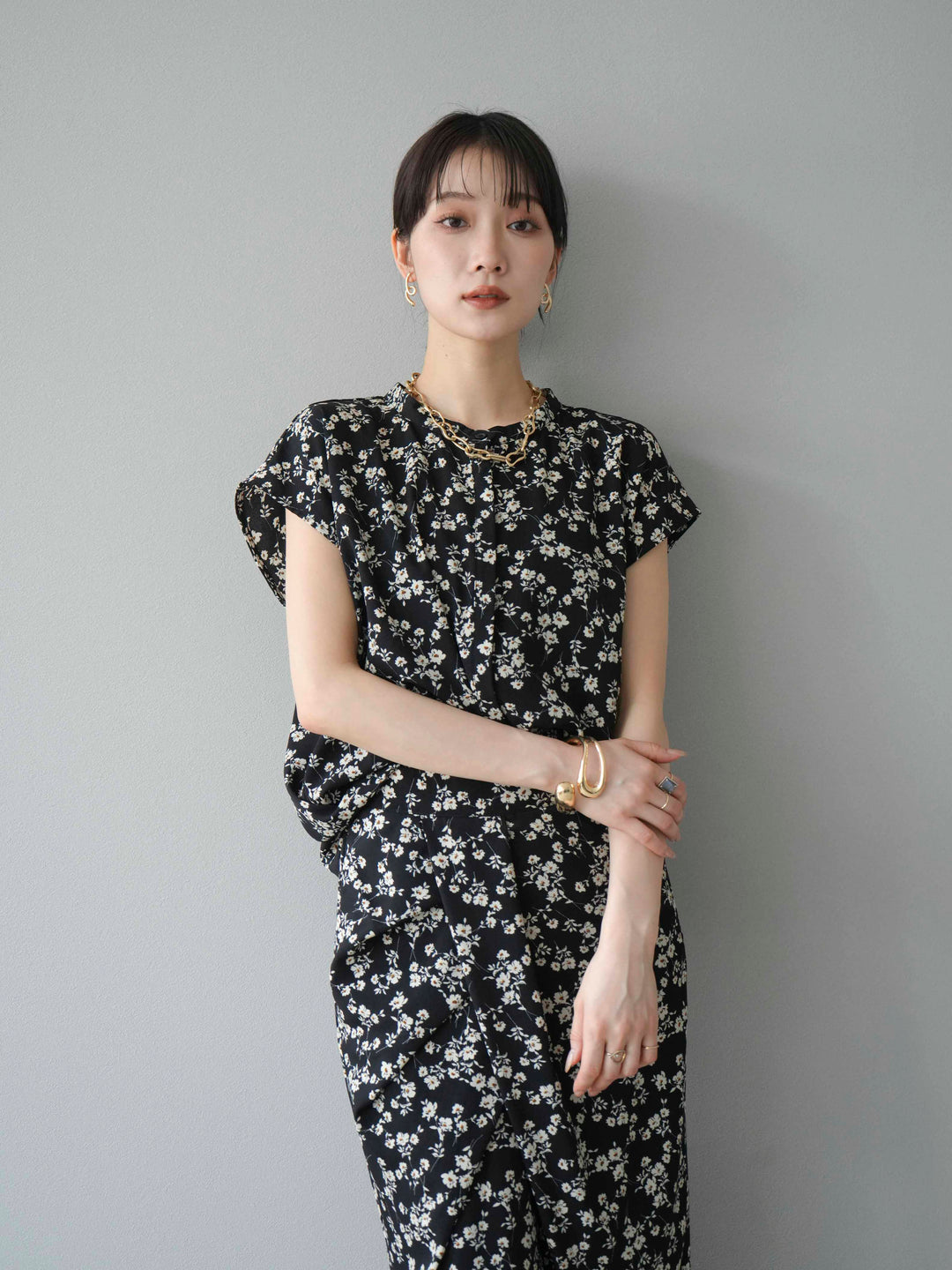 [SET]フラワープリントフレンチスリーブブラウス+フラワープリントタックIラインスカート(2set)