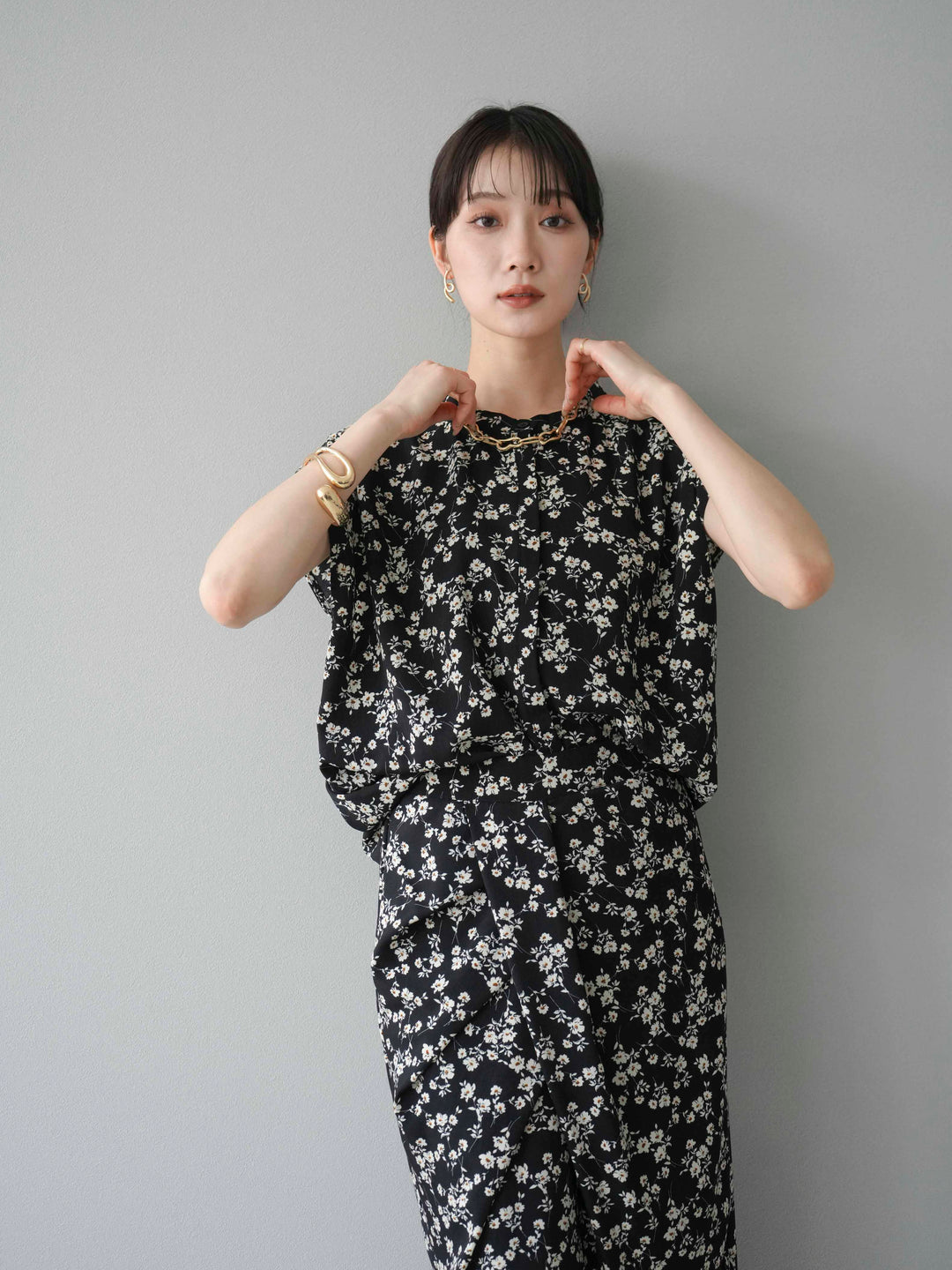 [SET]フラワープリントフレンチスリーブブラウス+フラワープリントタックIラインスカート(2set)