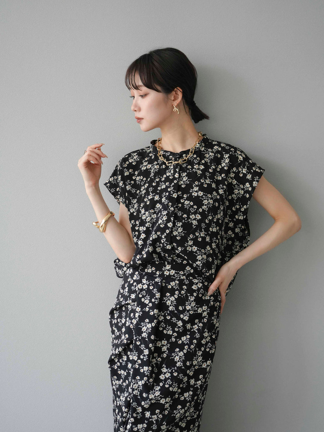 [SET]フラワープリントフレンチスリーブブラウス+フラワープリントタックIラインスカート(2set)