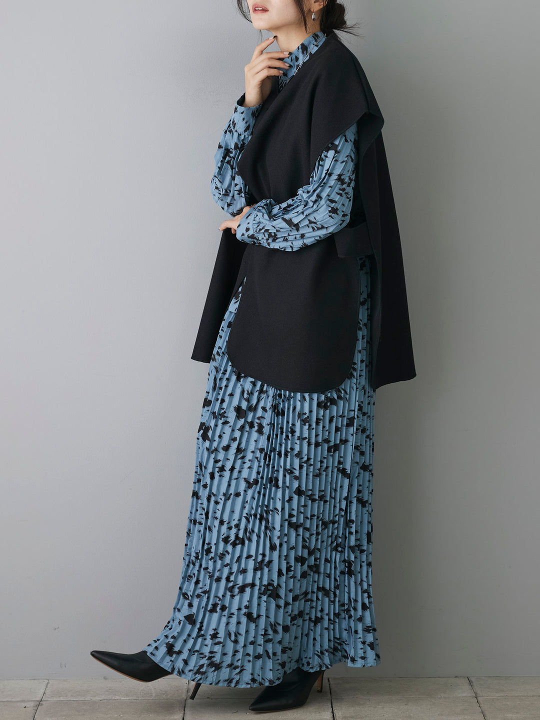 [Pre-order] All-over print high-neck pleated long dress/blue