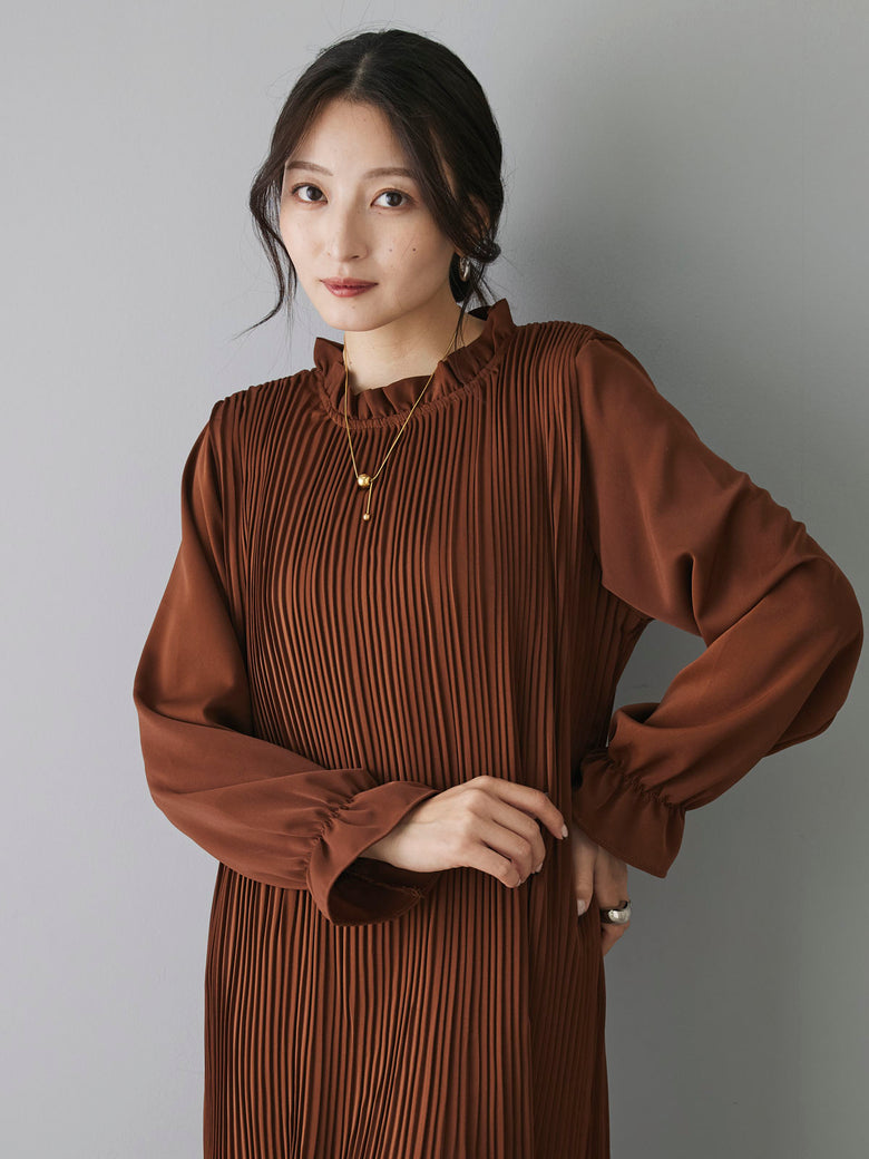 予約]フリルカラープリーツロングワンピース/ブラウン – Lumier 