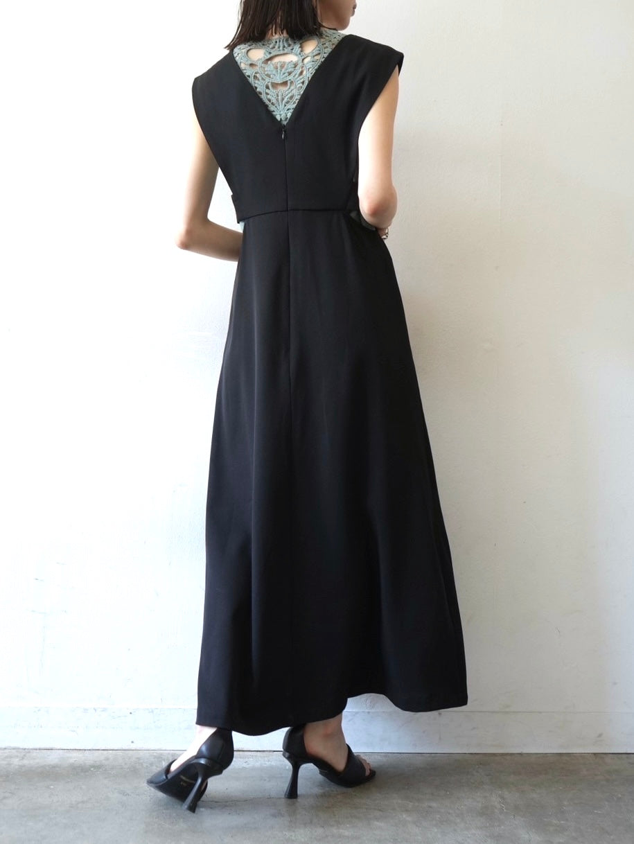 [Pre-order] V-neck cut jumper skirt/black
