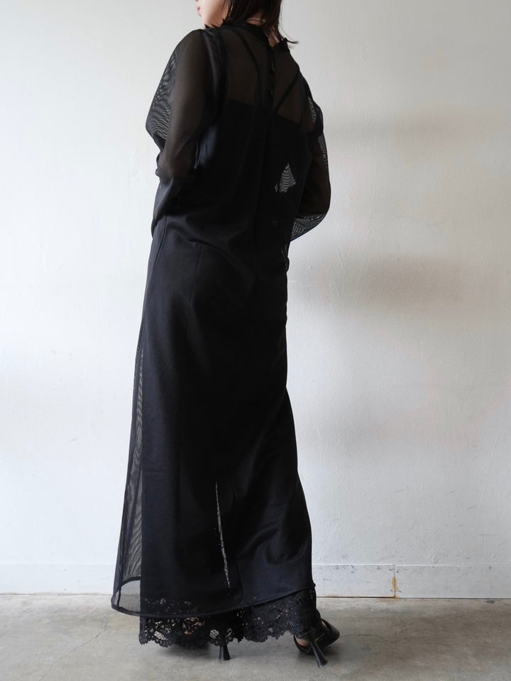 【預訂】網紗喇叭袖連身裙/黑色