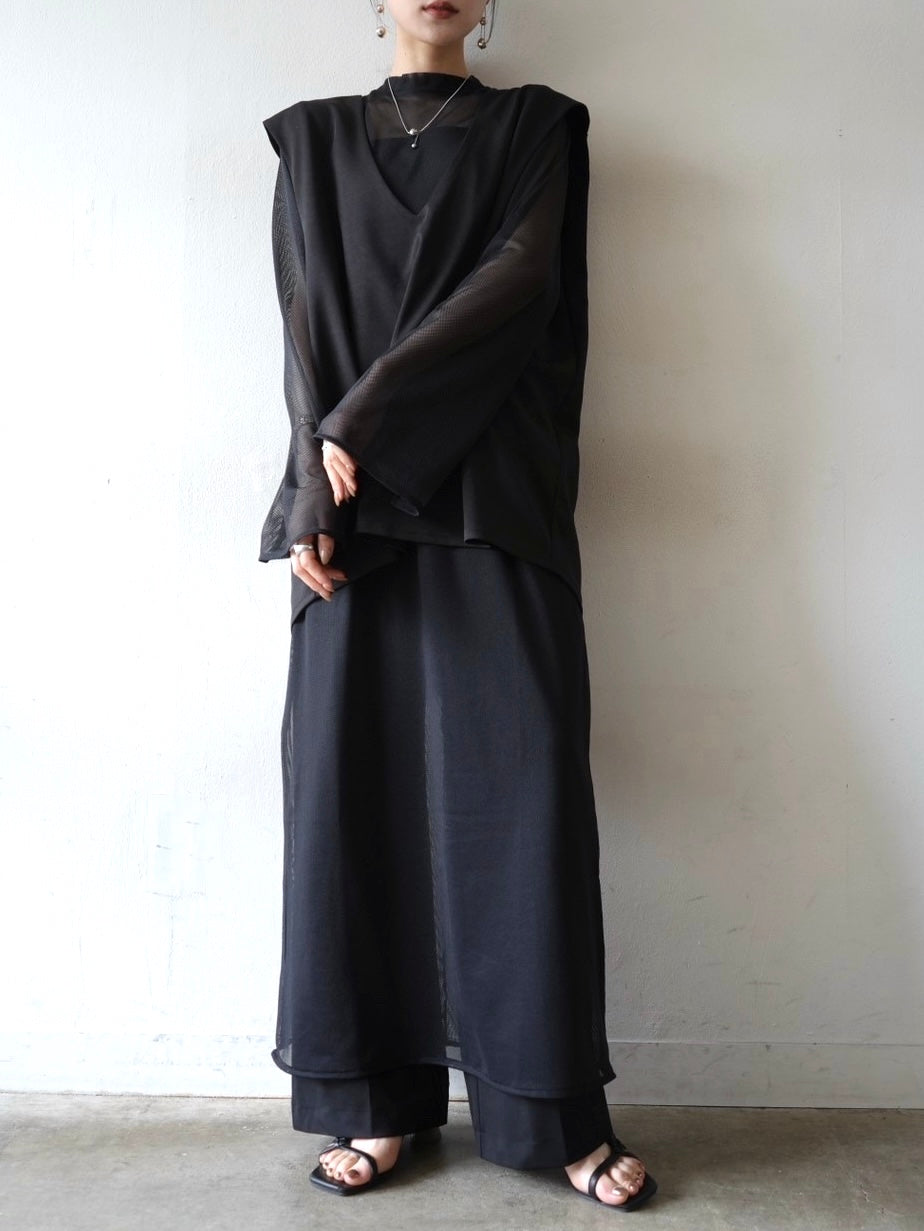 【預訂】網紗喇叭袖連身裙/黑色