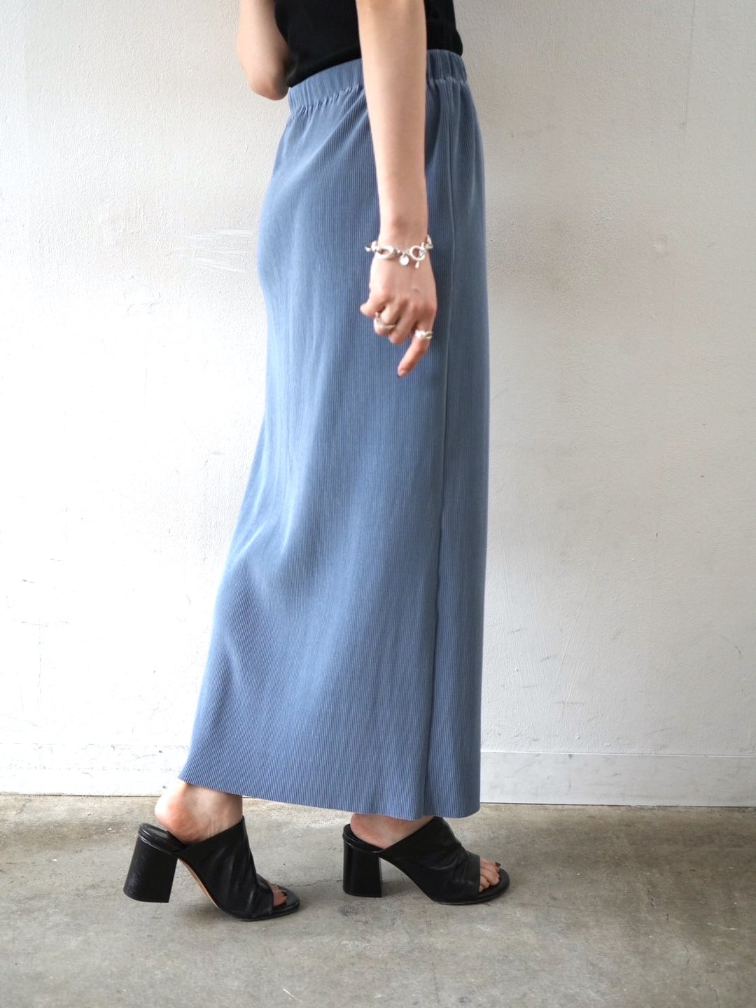 I-line pleated skirt/Ash blue