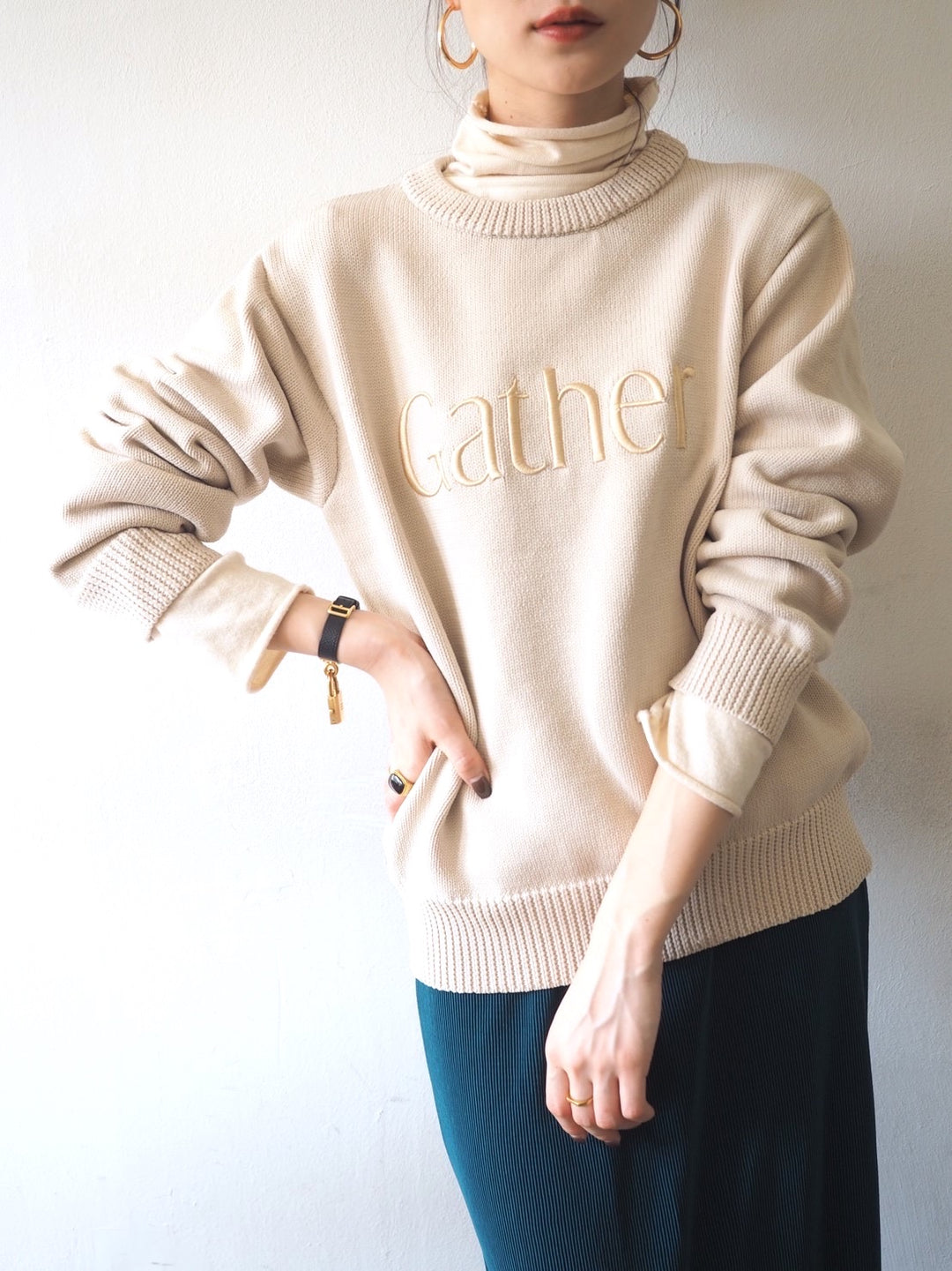 [予約]刺繍ロゴポリエステルニットプルオーバー/アイボリー