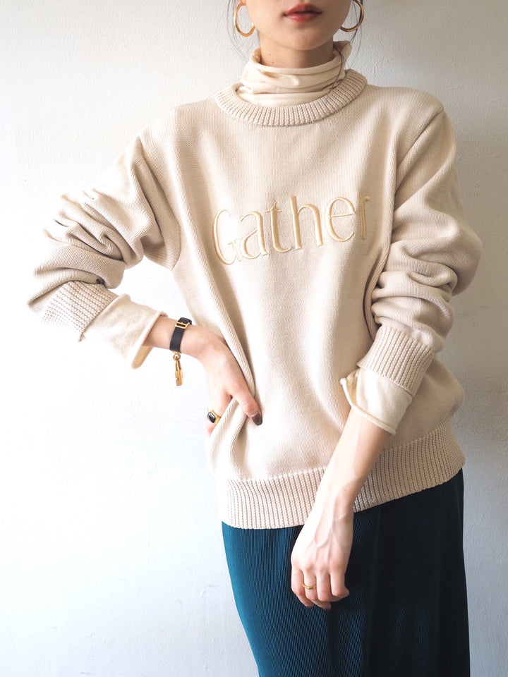 [予約]刺繍ロゴポリエステルニットプルオーバー/アイボリー