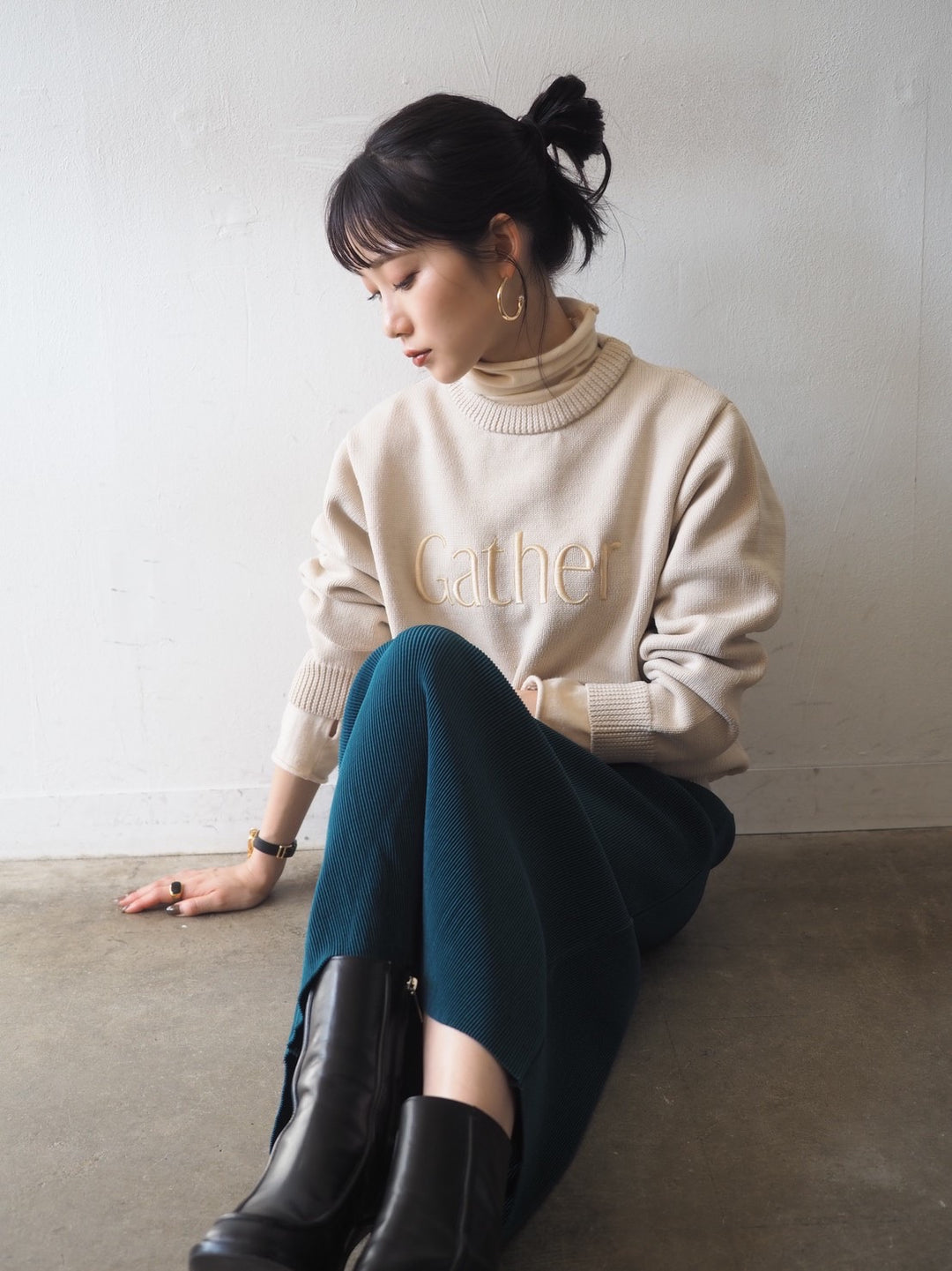 [予約]刺繍ロゴポリエステルニットプルオーバー/アイボリー