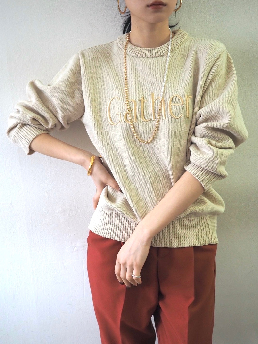 [予約]刺繍ロゴポリエステルニットプルオーバー/アイボリー