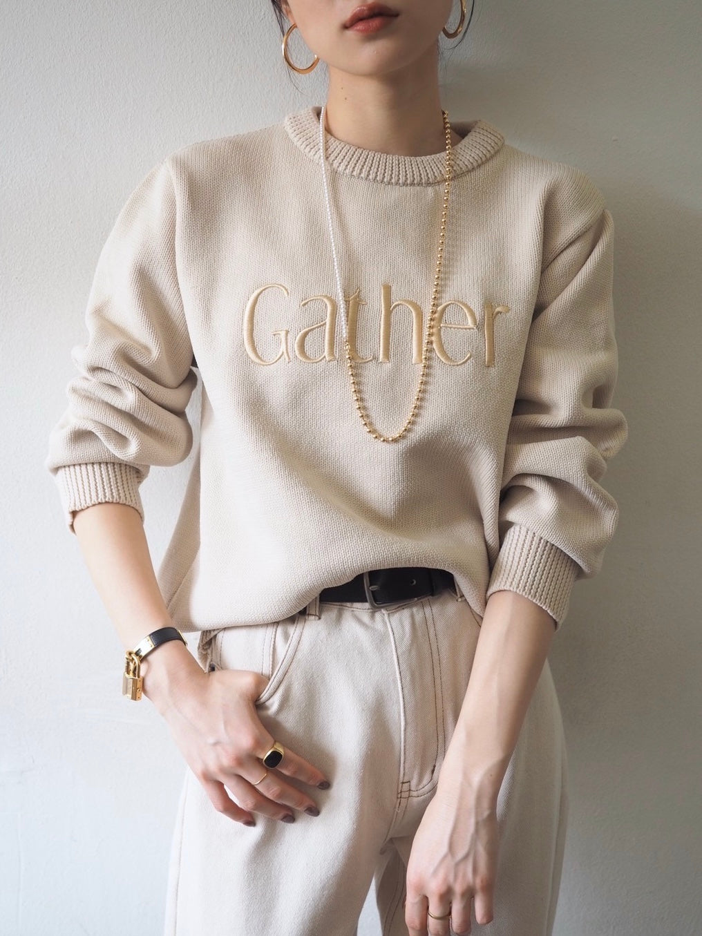 [予約]刺繍ロゴポリエステルニットプルオーバー/アイボリー