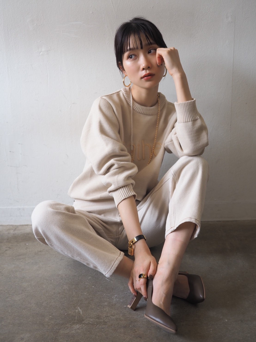 [予約]刺繍ロゴポリエステルニットプルオーバー/アイボリー