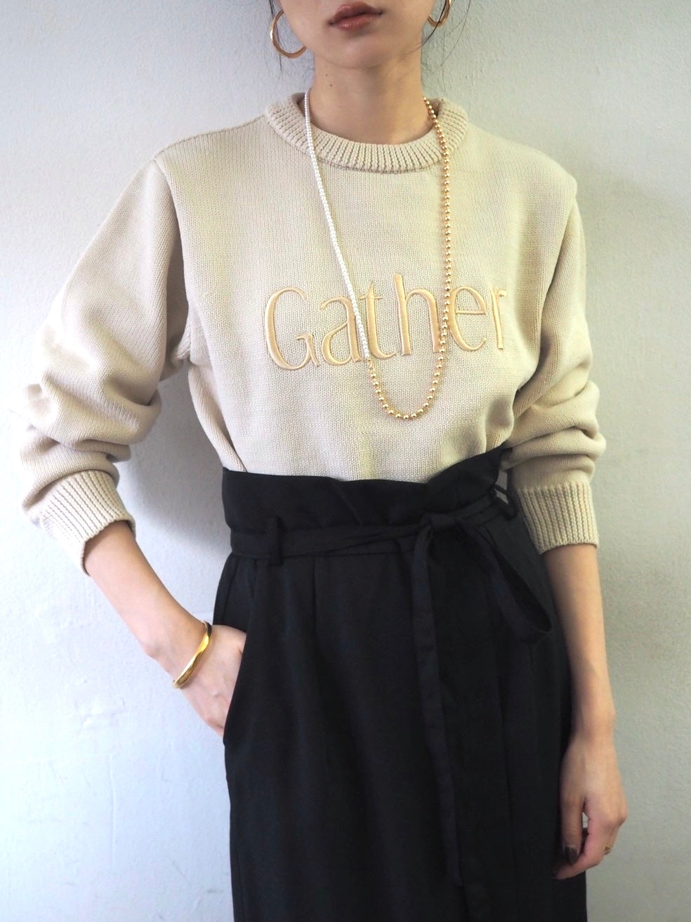 [予約]刺繍ロゴポリエステルニットプルオーバー/アイボリー