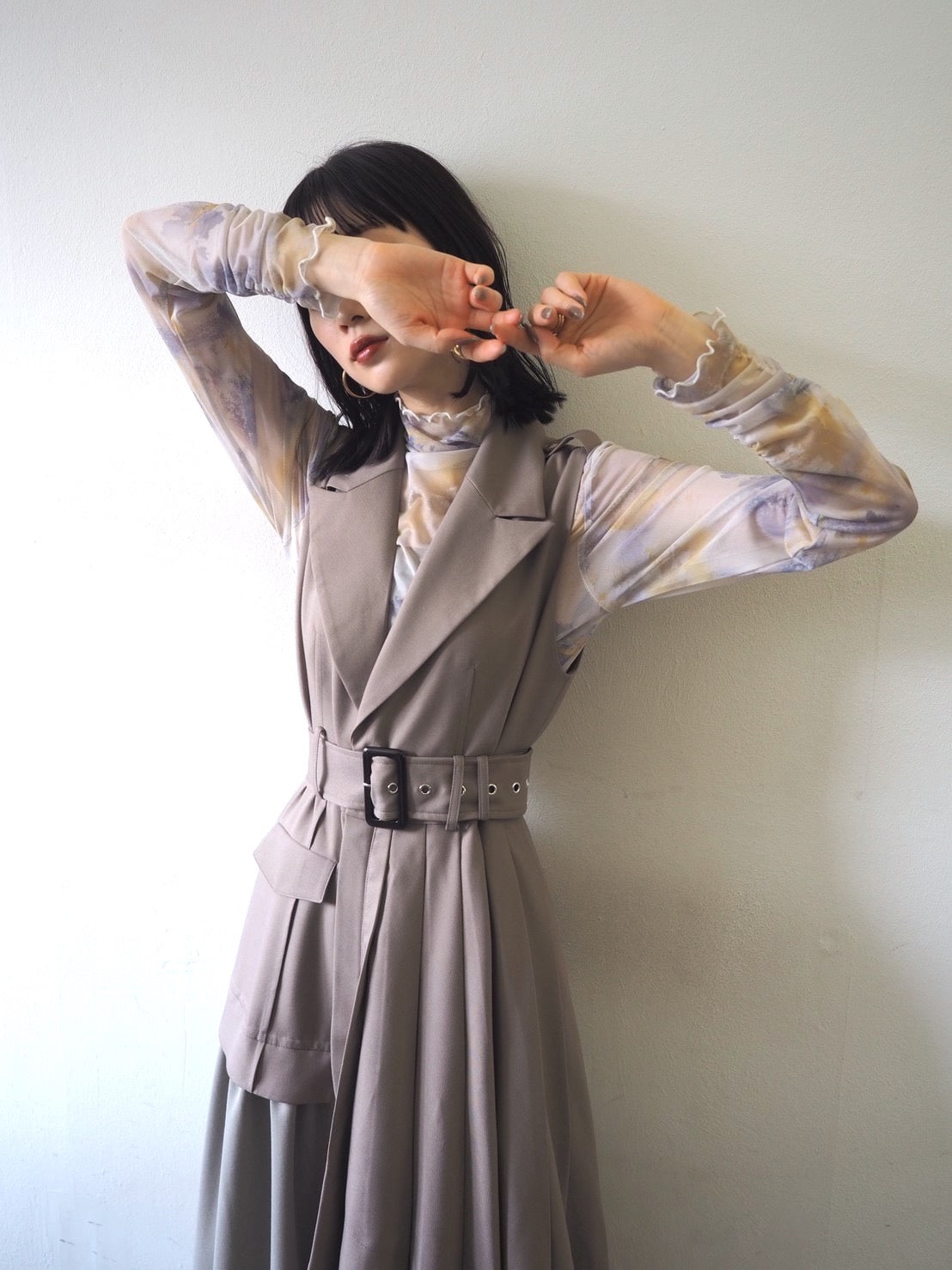 [即納]Yukko collaboration asymmetry gilet dress/ベージュ – Lumier