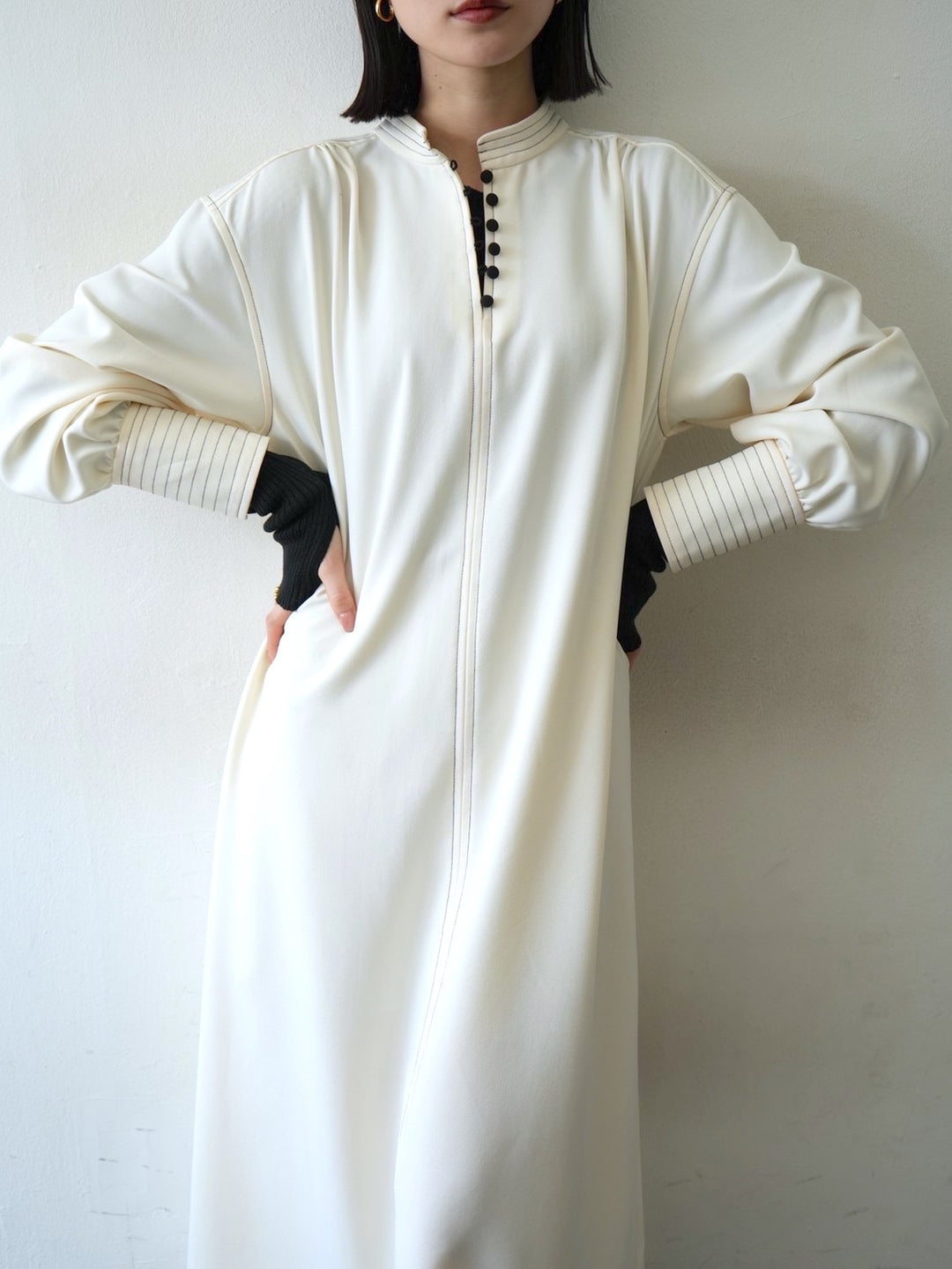 Color-matched stitched walnut button long dress/ivory
