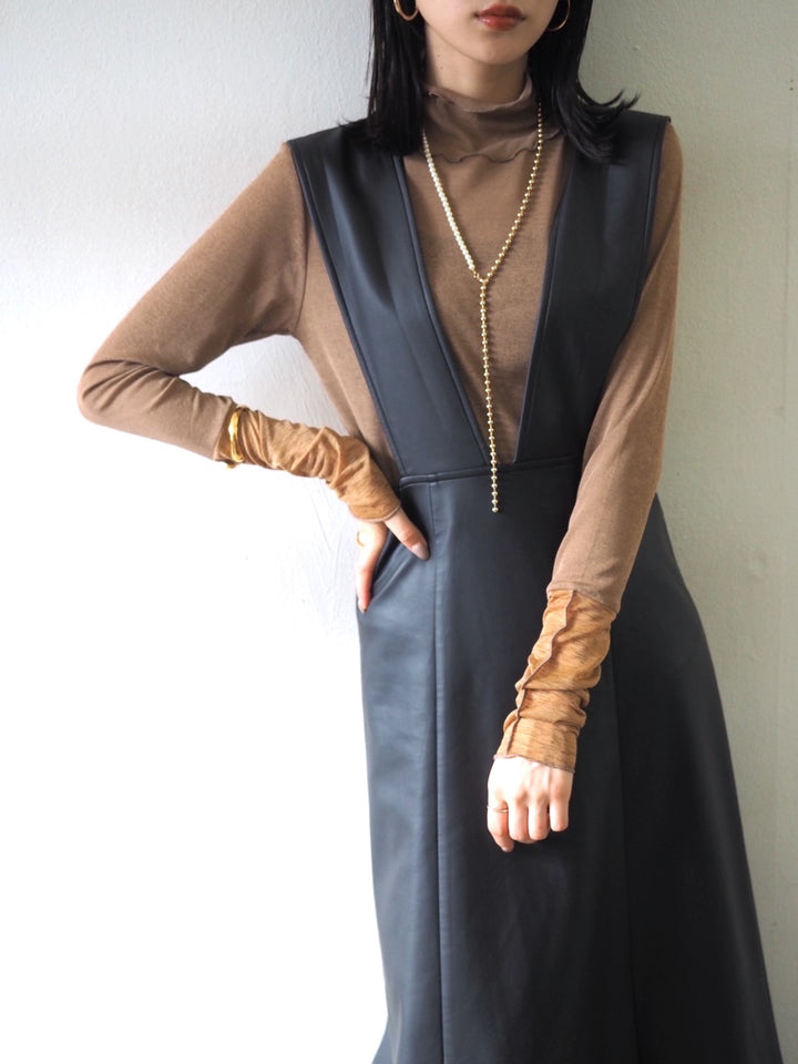 [Pre-order] Sleeve-switched high-neck mellow top/brown