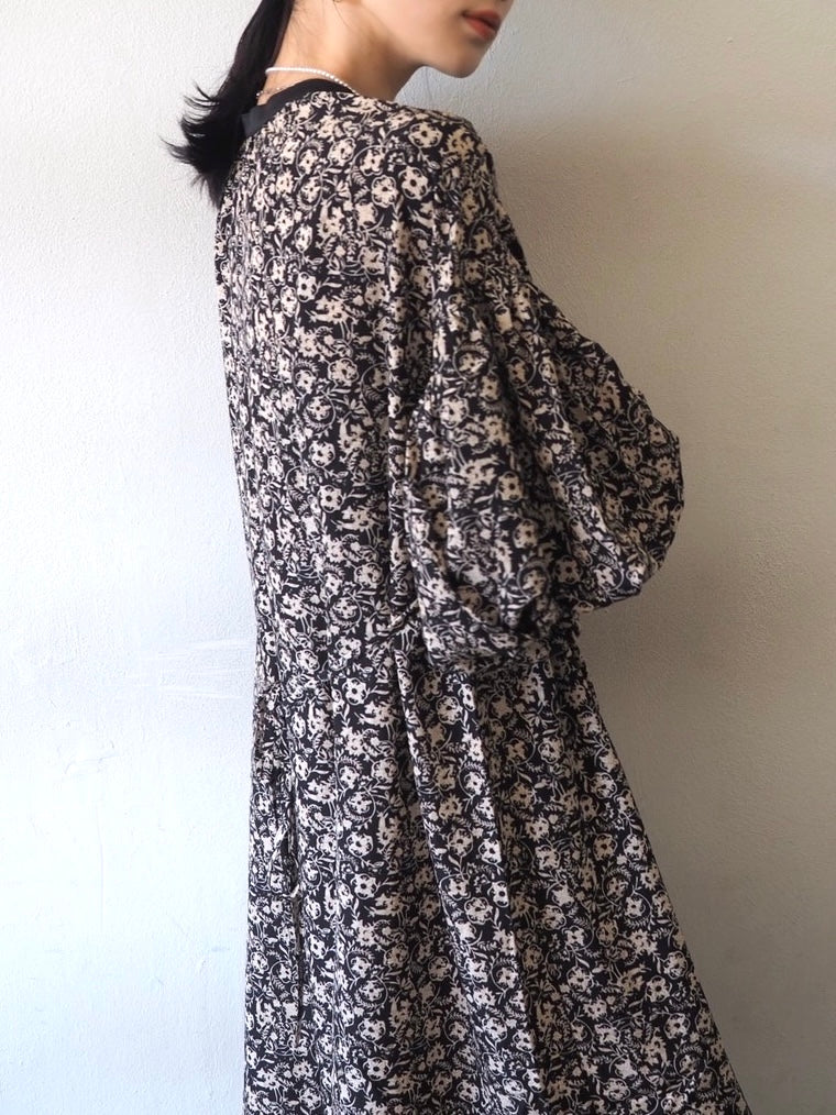 [Pre-order] Flower Print Gathered Volume Sleeve Dress/Black